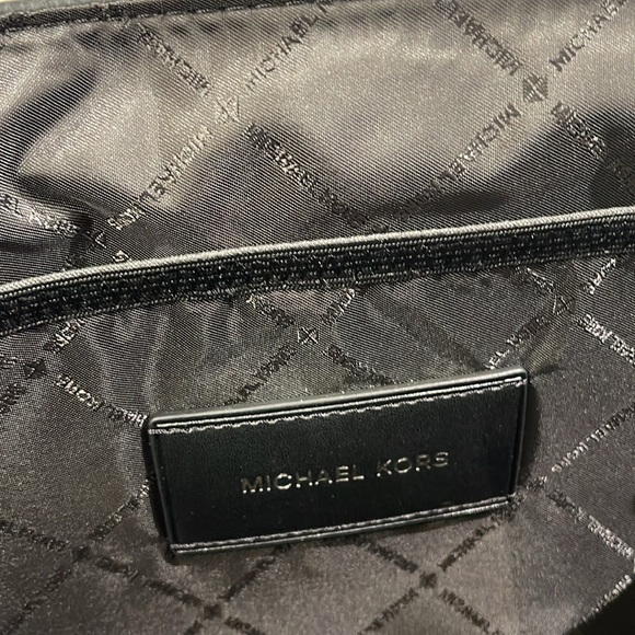 MICHAEL KORS
Cooper Messenger Bag
Black
 NWT - Picture 13 of 16
